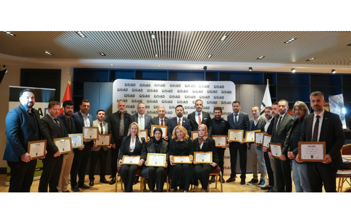 GİSİAD Genel Merkezimizde Üyelik Beratı Heyecanı